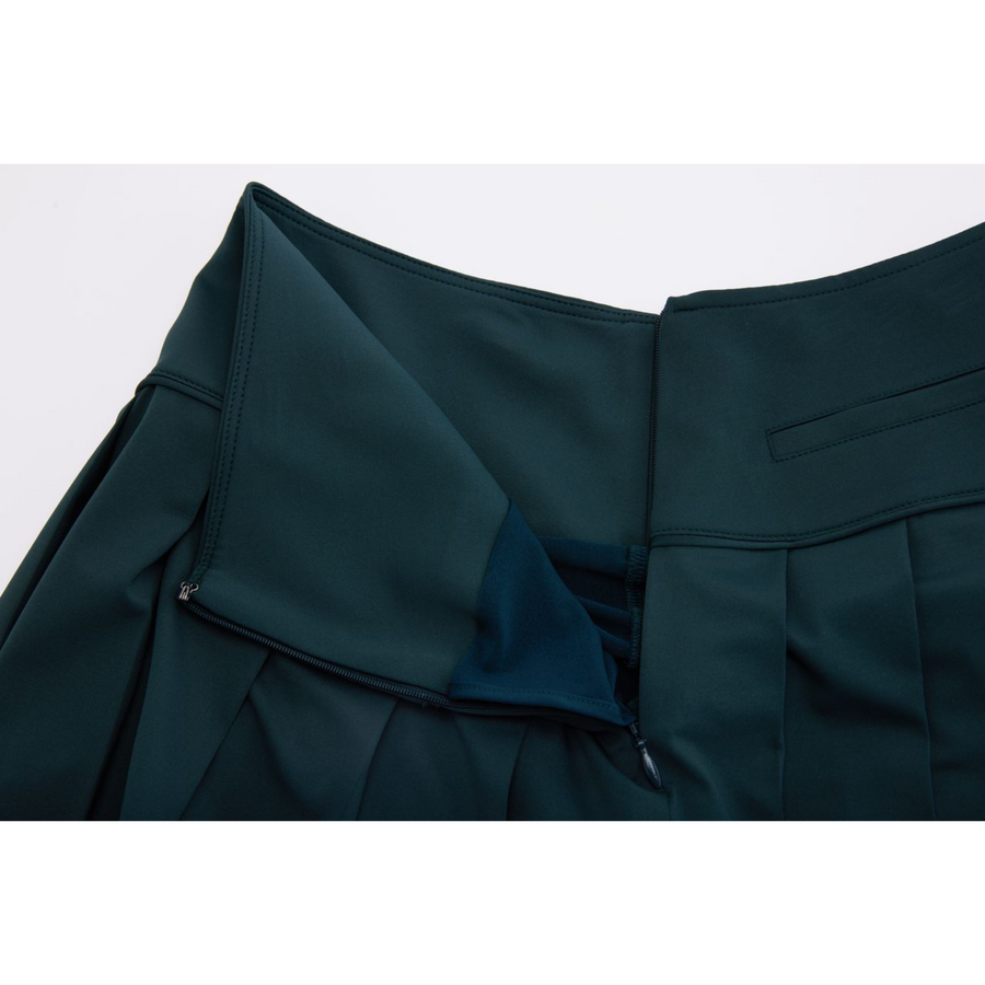 WIDE PERFORMANCE PLEATED SKIRT