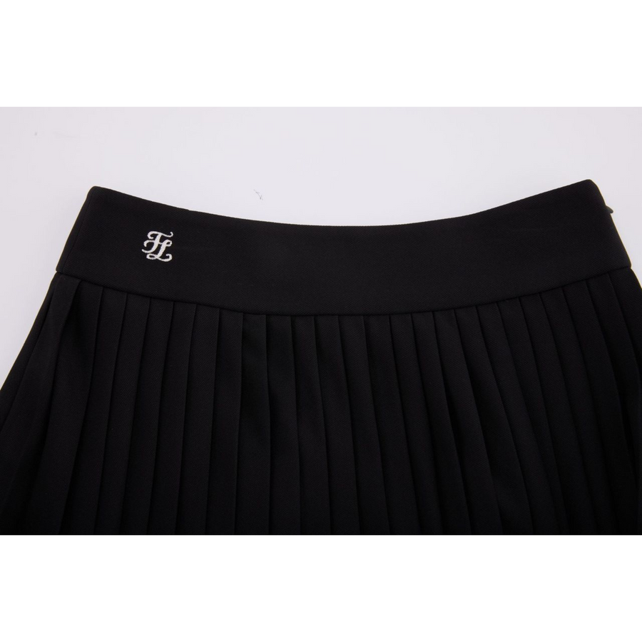 PERFORMANCE PLEATED SKIRT
