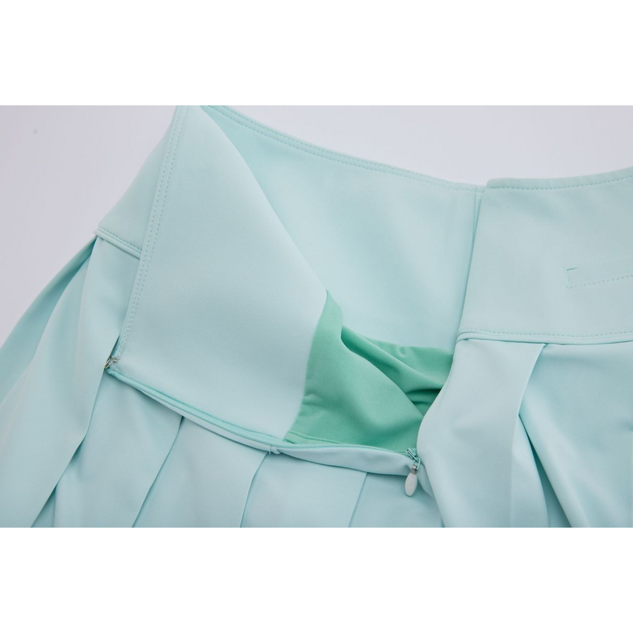 WIDE PERFORMANCE PLEATED SKIRT