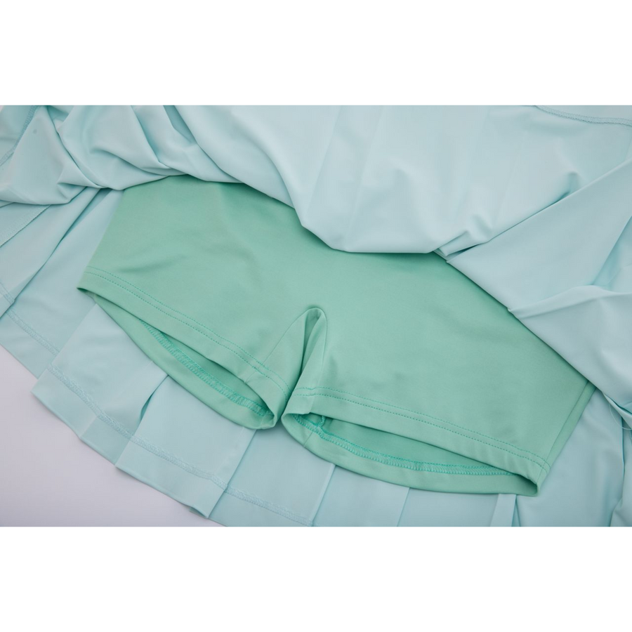 WIDE PERFORMANCE PLEATED SKIRT