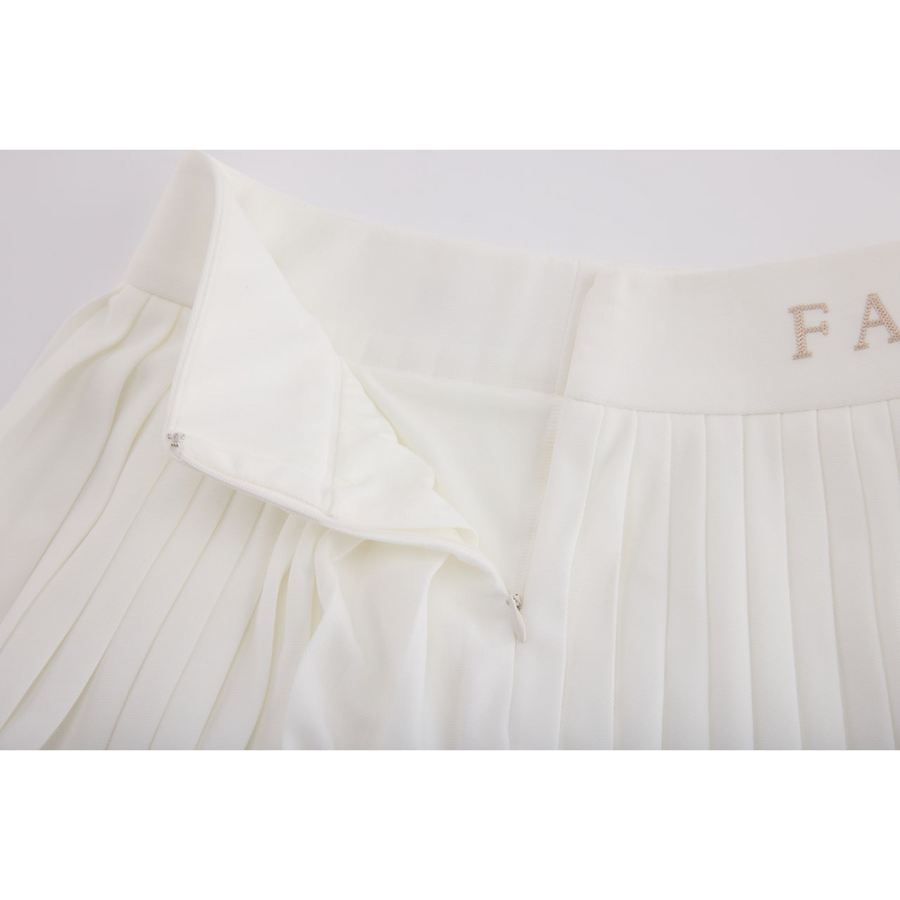 PERFORMANCE PLEATED SKIRT
