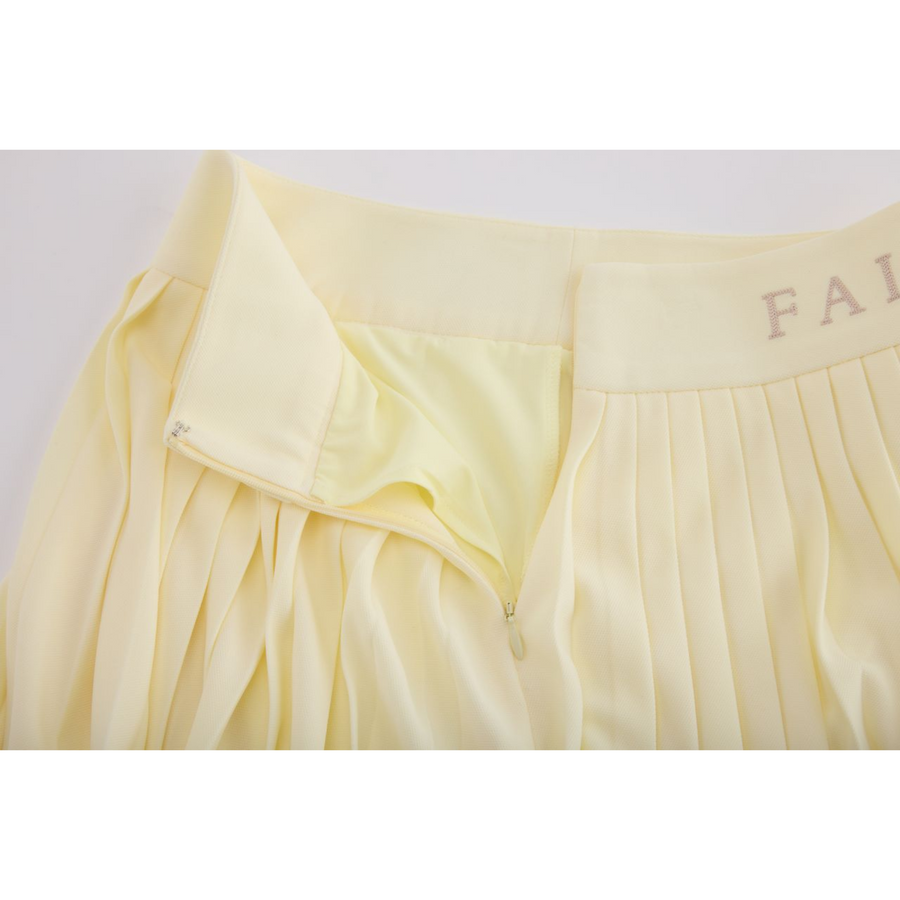 PERFORMANCE PLEATED SKIRT