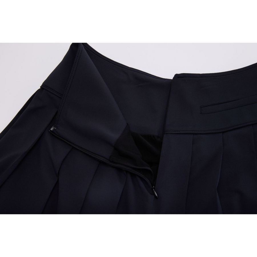 WIDE PERFORMANCE PLEATED SKIRT