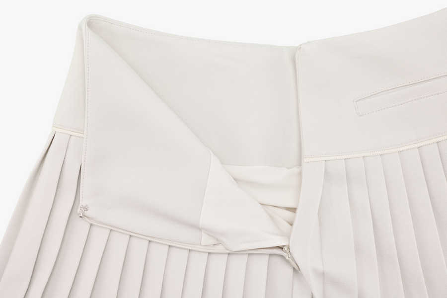 PEARL LOGO FLARED PLEATS SKIRT
