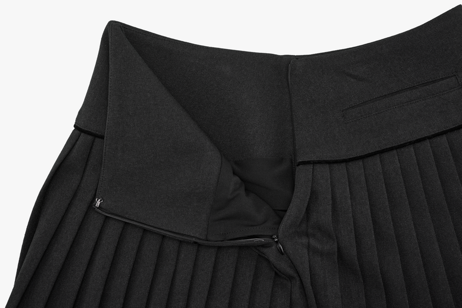 PEARL LOGO FLARED PLEATS SKIRT