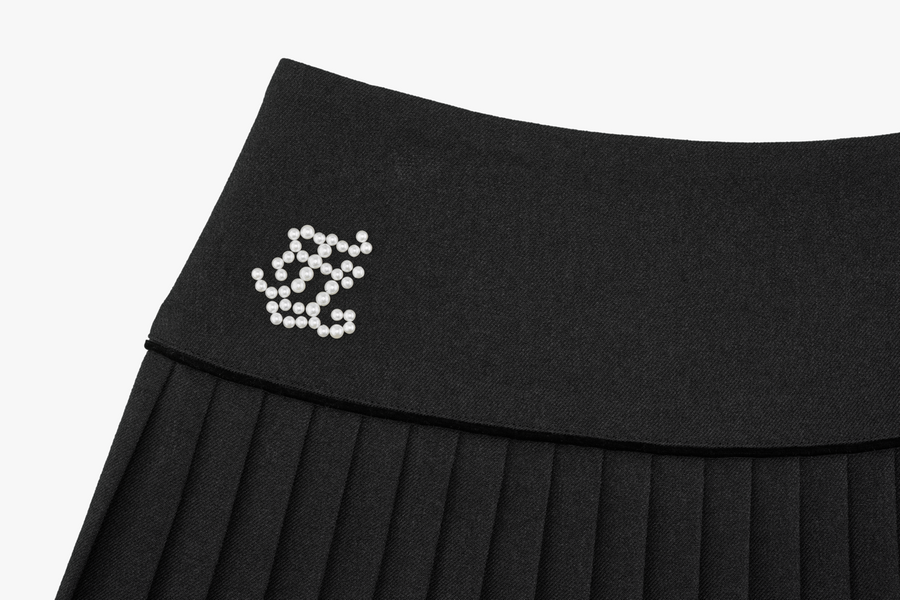 PEARL LOGO FLARED PLEATS SKIRT