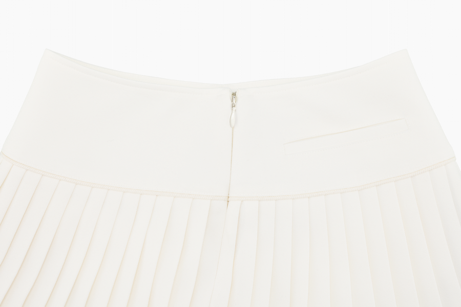 PEARL LOGO FLARED PLEATS SKIRT