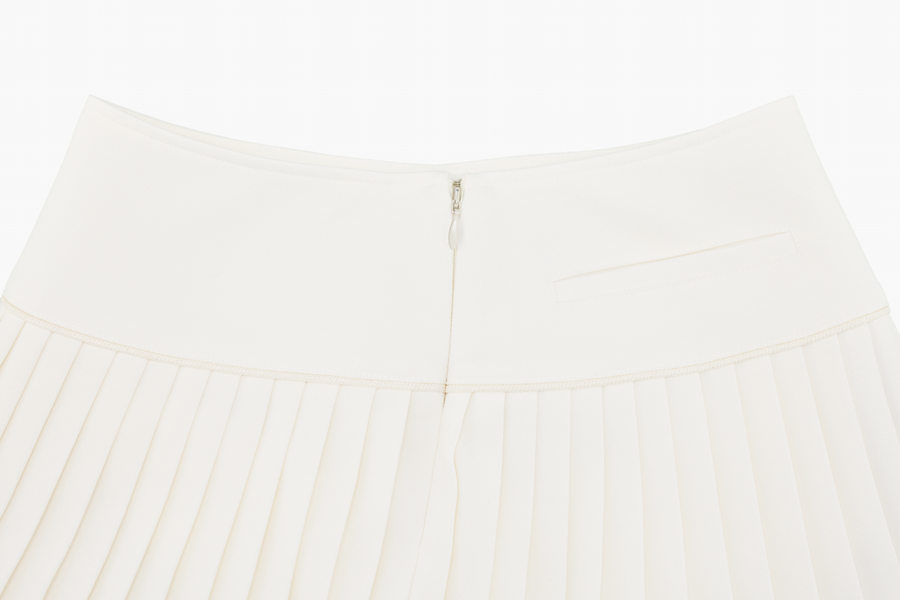 PEARL LOGO FLARED PLEATS SKIRT