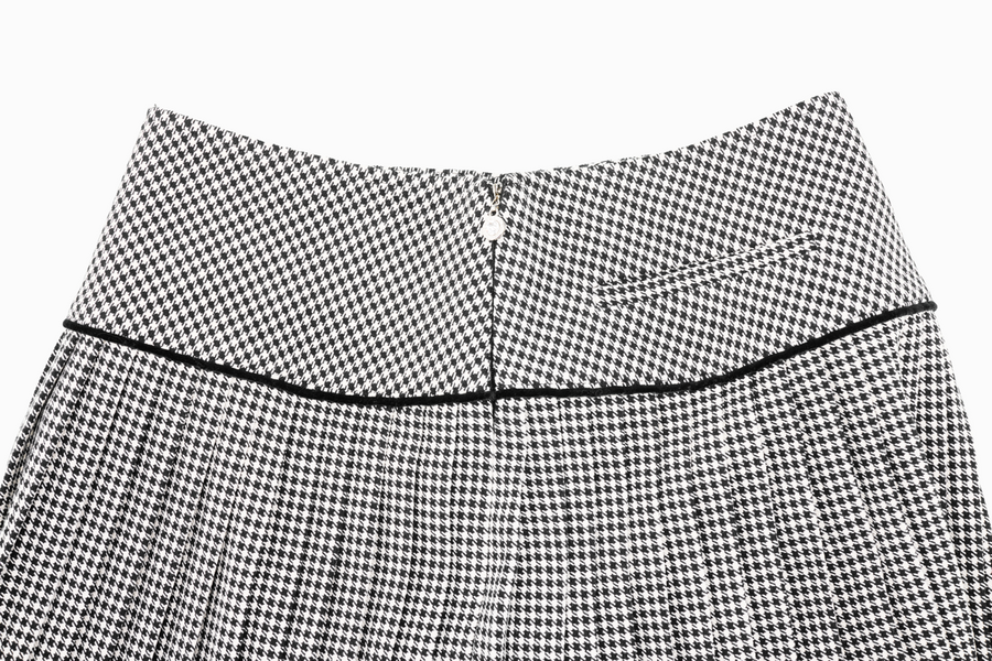 CRYSTAL LOGO FLARED PLEATS SKIRT