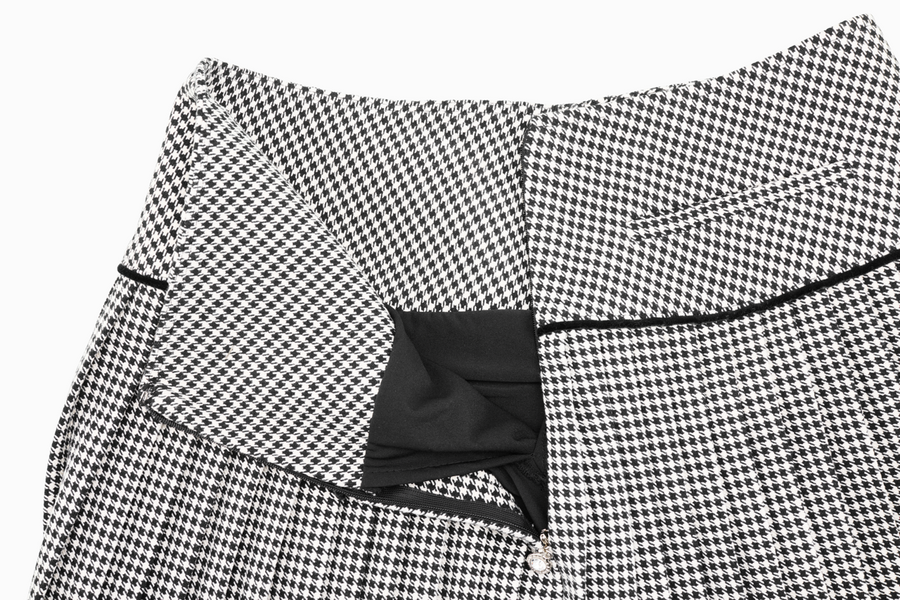 CRYSTAL LOGO FLARED PLEATS SKIRT