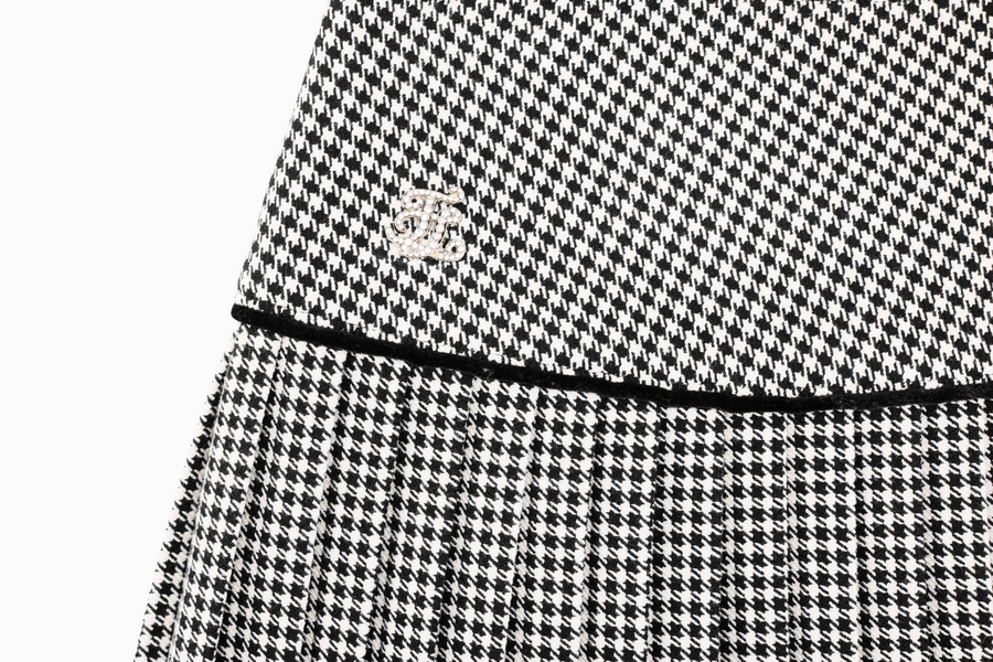 CRYSTAL LOGO FLARED PLEATS SKIRT