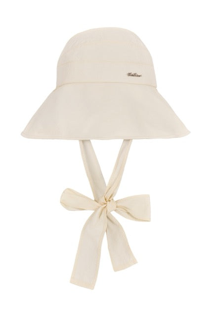 WIDE-BRIMMED BONNET HAT