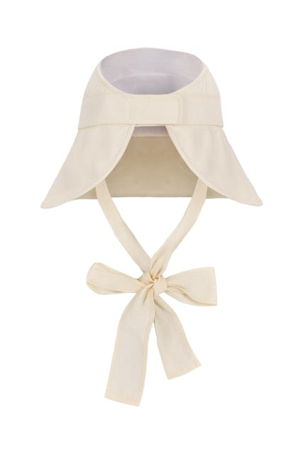 WIDE-BRIMMED BONNET HAT