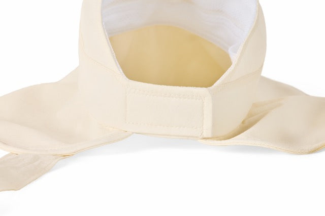 WIDE-BRIMMED BONNET HAT