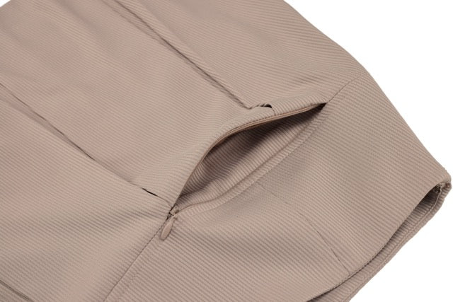 RIB BACK PLEATED SKIRT